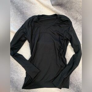 Lululemon long sleeve workout too
